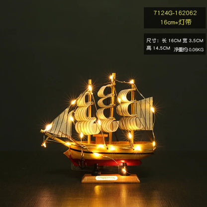 Mini Veleiro Decorativo em Madeira – Barco Estilo Mediterrâneo com LED (16–20cm)