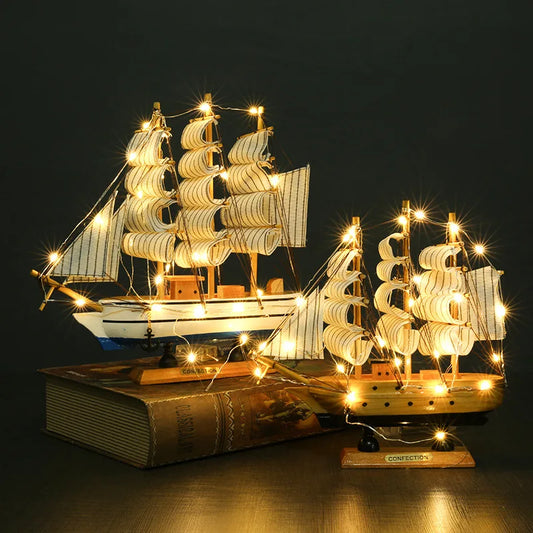 Mini Veleiro Decorativo em Madeira – Barco Estilo Mediterrâneo com LED (16–20cm)