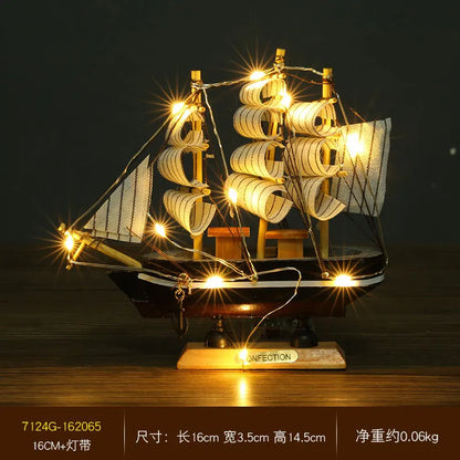 Mini Veleiro Decorativo em Madeira – Barco Estilo Mediterrâneo com LED (16–20cm)