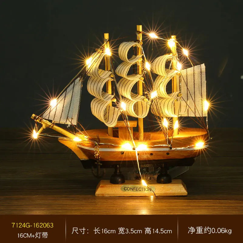 Mini Veleiro Decorativo em Madeira – Barco Estilo Mediterrâneo com LED (16–20cm)